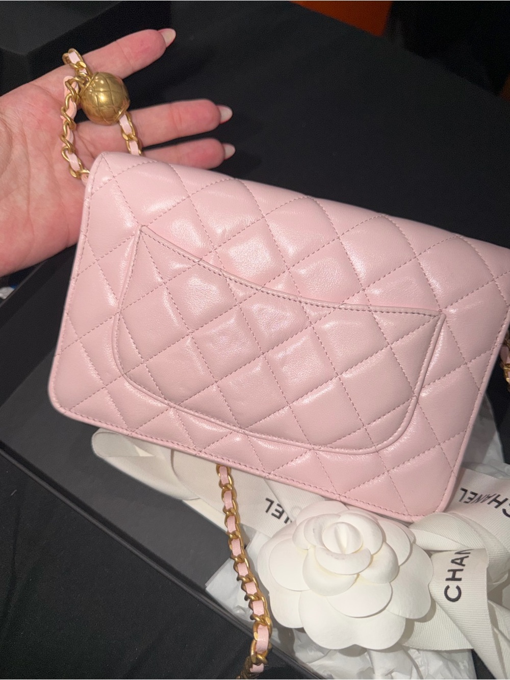 CHANEL Pink Quilted Leather Crossbody Bag Gold CC. - Picture 4 of 8